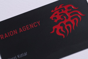 Raion Agency - ražba červenou metalickou folií